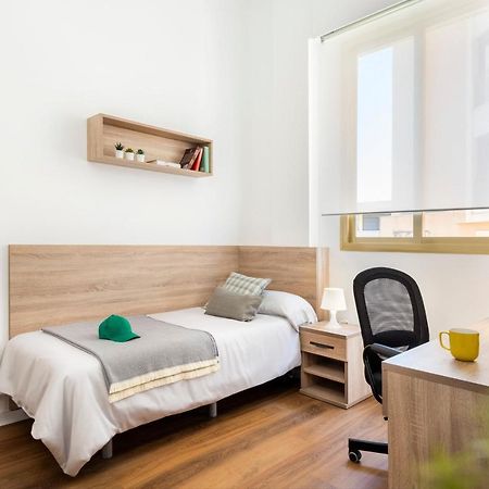 Micampus Armendariz Student Residence Sevilla Exteriör bild