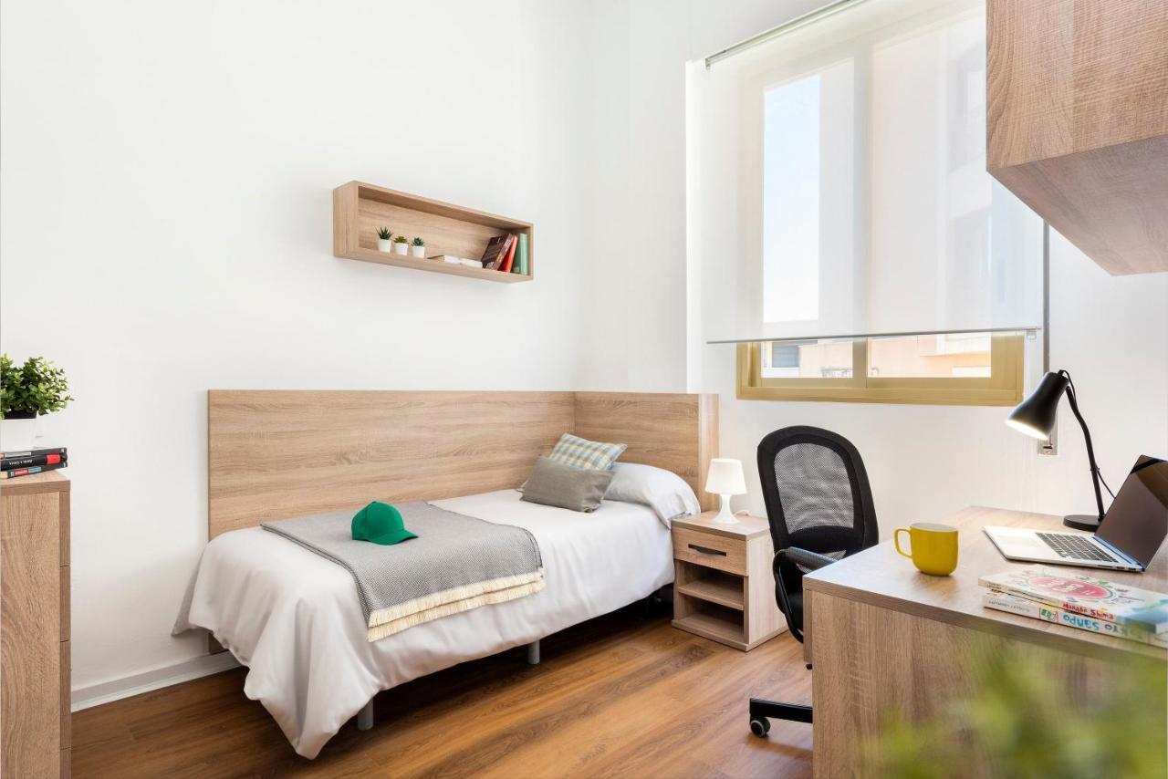 Micampus Armendariz Student Residence Sevilla Exteriör bild